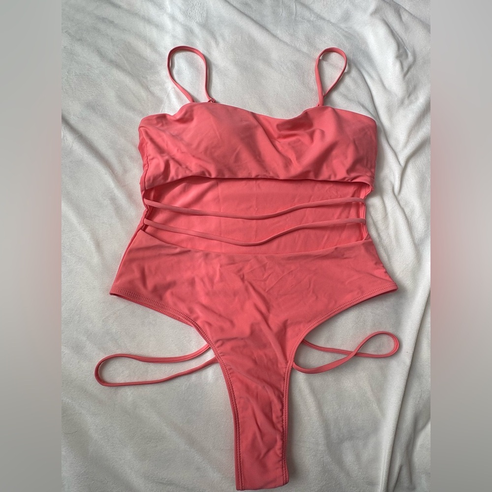 ONE PIECE BATHING SUIT